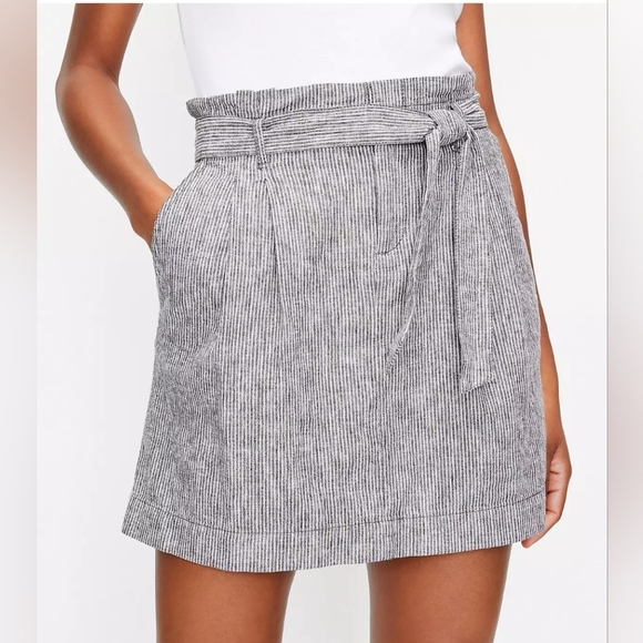 LOFT Dresses & Skirts - NWT LOFT Stripe Paperbag Pocket Skirt tie Front Gray And White Size 2